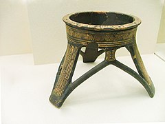 Tripode de style géométrique, Attique, v. 950-900. Musée archéologique du Céramique.