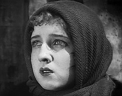 Anna Sudakevič i filmen "Huset på Trubnaja" 1928
