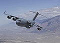 9. Az ameriaki légierő Edwards légitámaszpont felé tartó C–17 Globemaster III T-1 repülőgépe az Owens-völgy felett (Kalifornia, Amerikai Egyesült Államok) (javítás)/(csere)