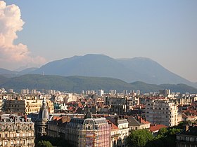 La montagne du Conest depuis Grenoble au nord.