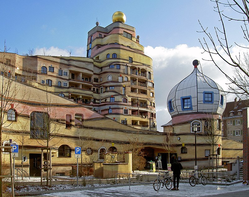 קובץ:Darmstadt-Waldspirale-Hundertwasser4.jpg