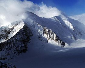 Vue du Dreieckhorn (à gauche) et de l'Aletschhorn (à droite).