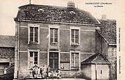 La mairie et l'école vers 1910.