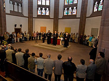 Communion service in the Three-kings Church, Frankfurt am Main. Ffm-dreikoenigskirche-gottesdienst.jpg