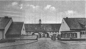 Torbogen und Kaserneneingang (1938)
