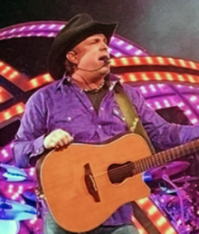 Garth Brooks on World Tour (crop).png