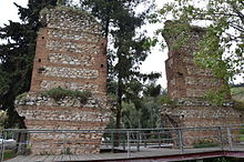 Hadrianic aqueduct bridge in Nea Ionia Hadrianic aqueduct, Remains of water bridge in Nea Ionia, Athens (14046500191).jpg