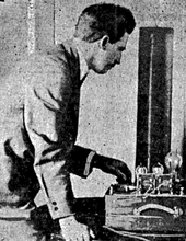 British psychic investigator Hereward Carrington with his "ululometer" ghost detector, in 1922. Hereward Carrington with ululometer.png