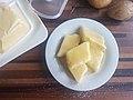 polnische kopytka mit Butter und Zucker angerichtet