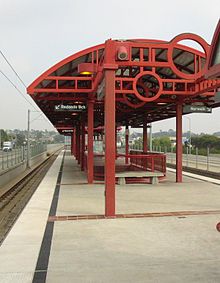 The architectual design of Crenshaw Station. Many stations on the Green Line have this configuration.