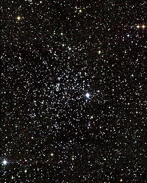 Messier 52 na snímku z přehlídky Two Micron All Sky Survey (2MASS)