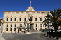 Malta - Valletta - Pjazza Kastilja+Auberge de Castille 01 ies.jpg