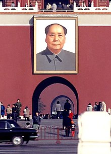 Mao Zedong Porträt am Eingang zur Verbotenen Stadt.jpg