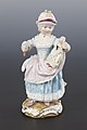 Dziewczynka z lalką, Miśnia, XIX wiek (porcelanowa figurka)