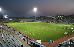 Das Stadion unter Flutlicht