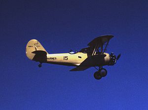 Eine N3N-3 des U.S. Marine Corps 1942