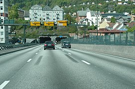 Riksväg 555 vid Puddefjordsbron.