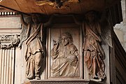 Kanzelwand mit segnendem Christus und zwei Karyatiden in Form von Engeln