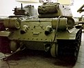 Sovjetisk T-34/85 försedd med BDSh-5 (БДШ-5) fällbara rökfacklor baktill.[17]