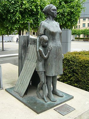 English: Woman And Child, Lothian Road Sculptu...