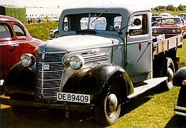 Utilitaire Chevrolet des années 1930 avec cabine d'un autre constructeur.