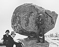 Balanced Rock u Fredericksburgu v americkém státě Texas, v roce 1986 zničen vandaly