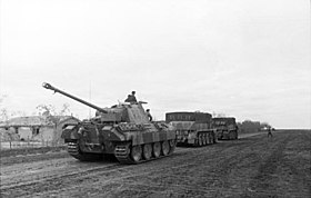 Bundesarchiv Bild 101I-240-2145-15, Russland-Süd, Abschleppen eines Panzer V (Panther).jpg