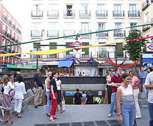 Salida de la boca de metro de Chueca