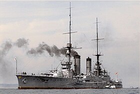 大正8（1919）年頃に横須賀に入港したときに撮影されたとされる「薩摩」型戦艦1番艦薩摩[1]