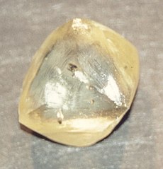 Sarı elmas 2x2 cm.