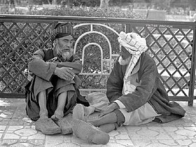 Engaged in conversation (Mazar-i-Sharif)