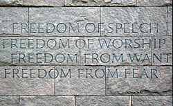 ארבע החירויות כפי שהן מוצגות על אחד הקירות באנדרטת פרנקלין דלאנו רוזוולט בוושינגטון די. סי.