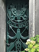 Похоронный памятник Джону Молсону detail.jpg