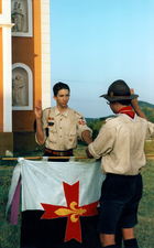 Немецкие скауты Федерации скаутов Европы (FSE; сегодня: Международный союз гидов и скаутов Европы) на церемонии Scout Promise на горе Св. Георгия недалеко от озера Балатон в Венгрии