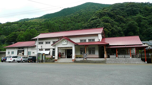 640px-Hikosan_Station.jpg