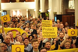 Групповое фото в день интерсекс-людей 26 октября 2018 года на конференции ILGA 2018 в Брюсселе.