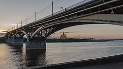 Pohled na most, na Strelku a na Katedrálu Alexandra Něvského
