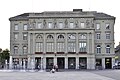 Fassade Hauptgebäude Kantonalbank Bern; dritte Statue rechts: Samuel Frisching (II.).