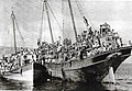 אוניות המעפילים יגור (מימין) והנרייטה סאלד במפרץ חיפה לאחר תפיסתן עמוסות במעפילים מתנגדים לגירוש לקפריסין