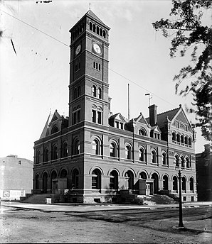 Das ehemalige U.S. Post Office and Courthouse in Keokuk (heute für den südlichen Teil des Countys zuständig), seit 1974 im NRHP gelistet[2]