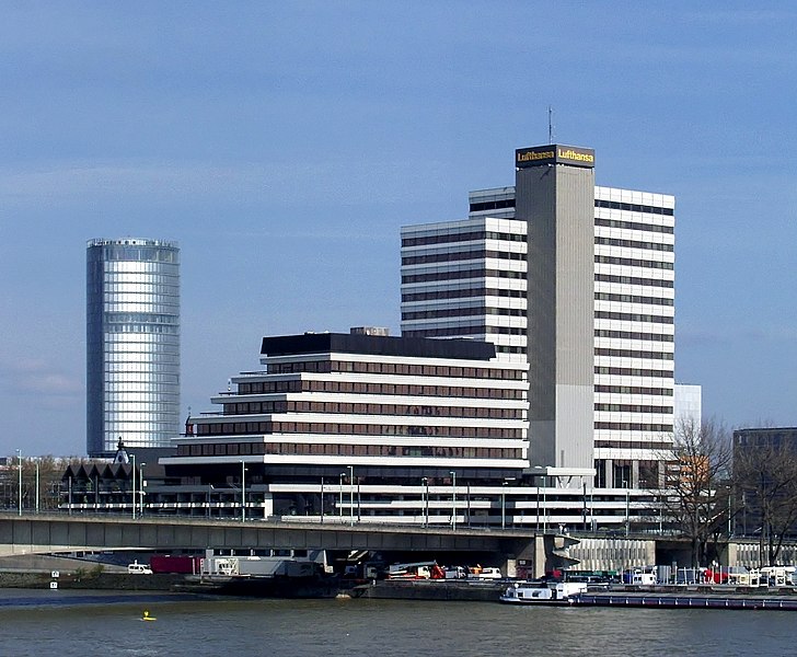 Berkas:Lufthansa headquarter Cologne.jpg