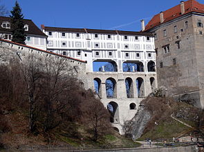 Krumlov qəsrinin ən unikal abidəsi - Plaş körpüsü.