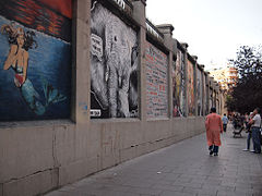 Grafitis en los muros de La Tabacalera