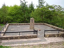 The memorial obelisk above the site of the collapse Penmanshiel Tunnel collapse (monument).jpg