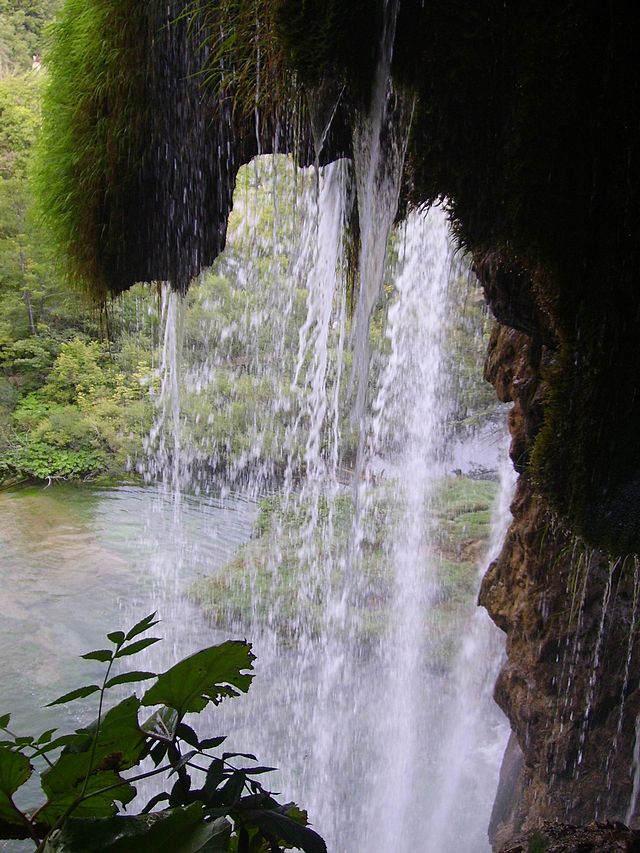 File:Plitvice-RaiCast-2006.JPG