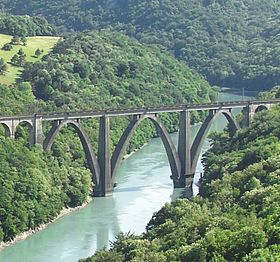 Le viaduc de 1943 vu du fort l'Écluse