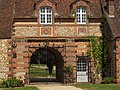 Le porche d'entrée du domaine de Maillebois.