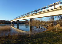 Tunnelbanans bro Albysjön 2015.jpg