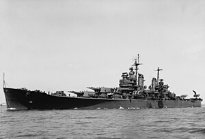 USS Chicago (CA-136) выходит из верфи, 7 мая 1945 года