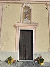 A faciâ de l'uatoiu de San Giuanni Batìsta (Cunscente), porta de ingressu